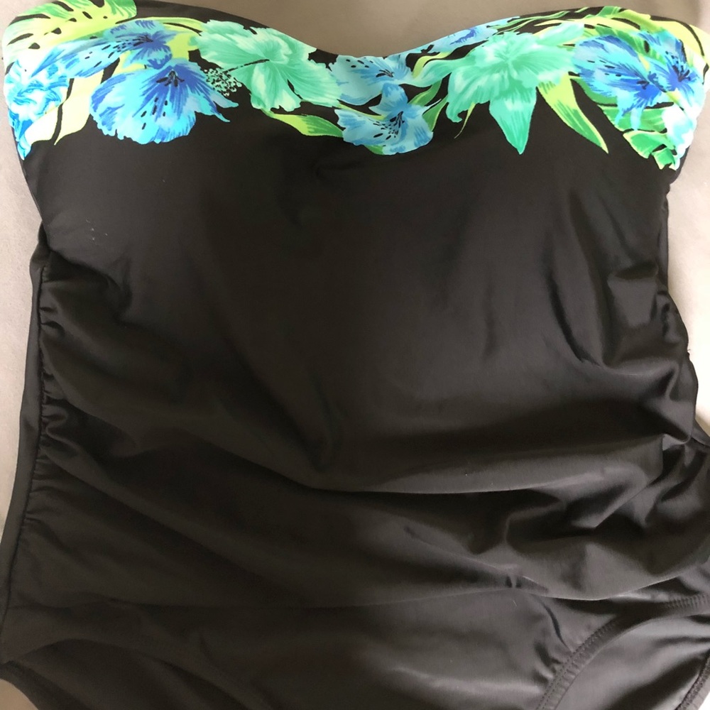 BATHING SUIT. Brand Merona. Sz 18. EUC.